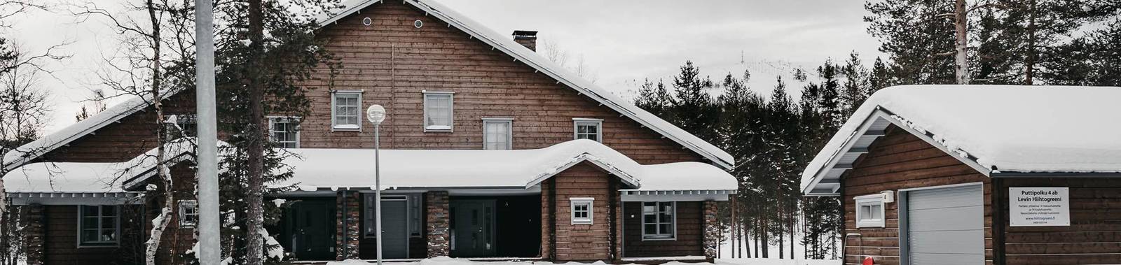 Hiihtogreeni cabin exterior in winter